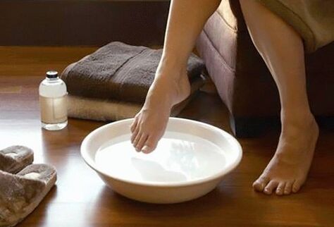Joint pain in the evening does not mean illness, but can be relieved with folk remedies such as hot baths